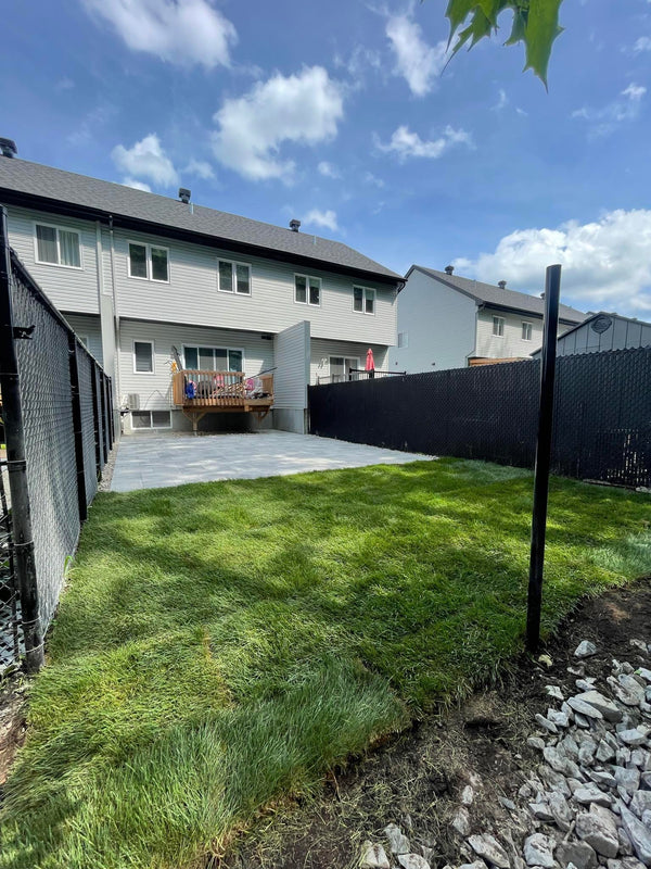 Installation d'une dalle de Pavé Uni et gazon en rouleau